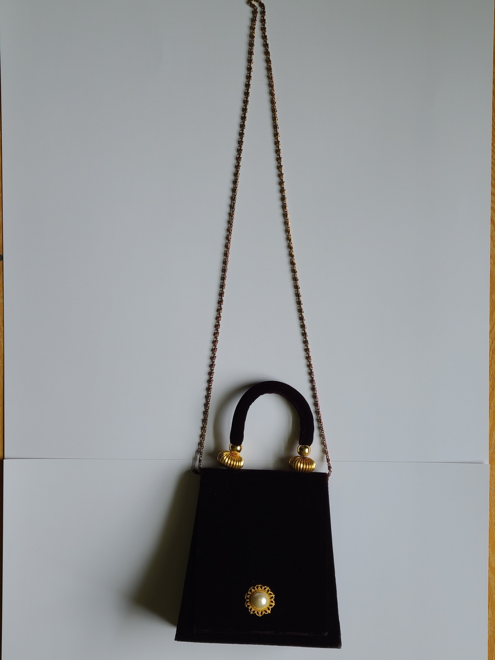 Vintage Elegant Black Velvet Handbag with Gold Accent - Picture 5 of 5